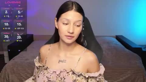 Snapshot of nikolgoldy chatting on 11-06-25, 01:28 Niky online show from 11-06-25, 01:28