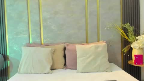 Niko Stone online show from 10-04-25, 07:06