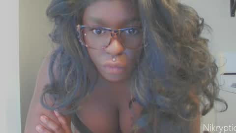 Nikole online show from 11-22-25, 06:51