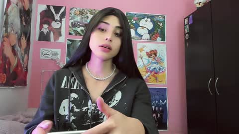 Nikylaine online show from 12-16-24, 12:06