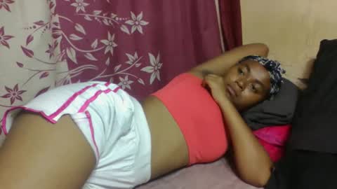 Snapshot of nilahmarie chatting on 02-21-26, 10:22 nilah online show from 02-21-26, 10:22