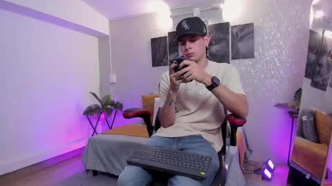 Nils online show from 10-07-25, 03:25