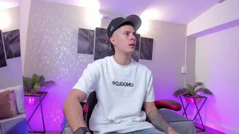 Nils online show from 11-05-25, 03:39