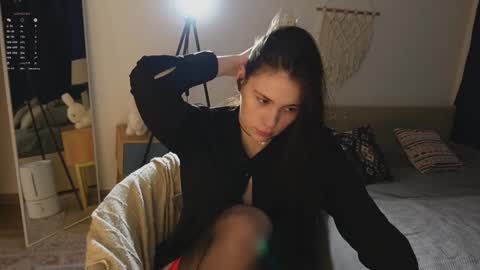 Jennet online show from 11-26-25, 05:36