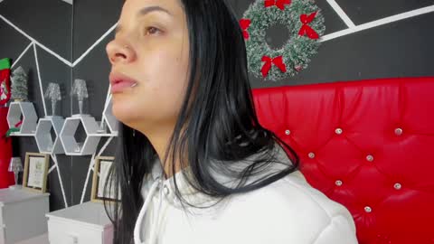 Snapshot of nina_cute06 chatting on 12-30-24, 06:53 Nina online show from 12-30-24, 06:53