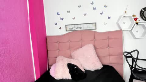 Snapshot of nina_cute06 chatting on 01-18-25, 06:03 Nina online show from 01-18-25, 06:03