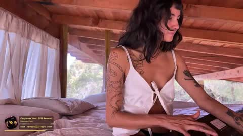 Nina.  online show from 10-12-25, 09:36