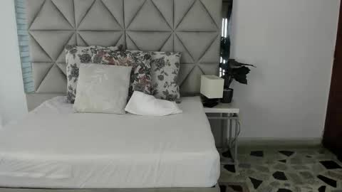  Nina  online show from 10-23-25, 09:24