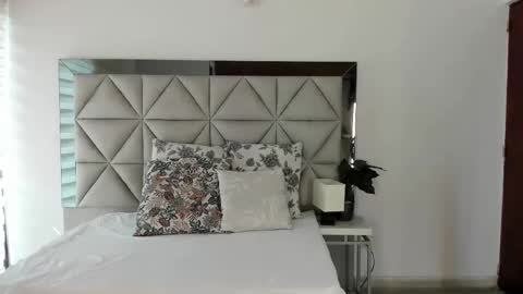  Nina  online show from 10-28-25, 08:44