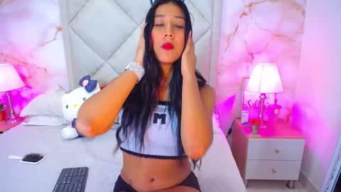 Nina Bravura online show from 10-06-25, 01:41