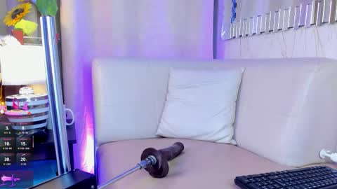 Snapshot of ninacapelli chatting on 09-11-25, 06:13 Valentina online show from 09-11-25, 06:13