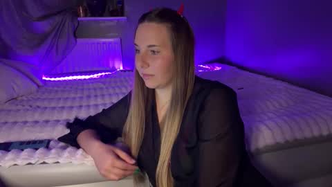 Snapshot of ninaglow_ chatting on 10-03-25, 07:00 ninaglow_ online show from 10-03-25, 07:00