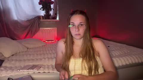 Snapshot of ninaglow_ chatting on 10-04-25, 10:35 ninaglow_ online show from 10-04-25, 10:35