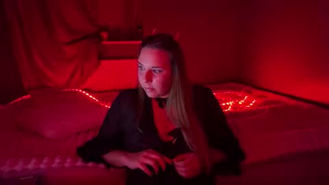 Snapshot of ninaglow_ chatting on 10-06-25, 06:38 ninaglow_ online show from 10-06-25, 06:38