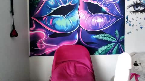 Snapshot of ninakhalifa chatting on 09-24-25, 09:18 ninakhalifa online show from 09-24-25, 09:18