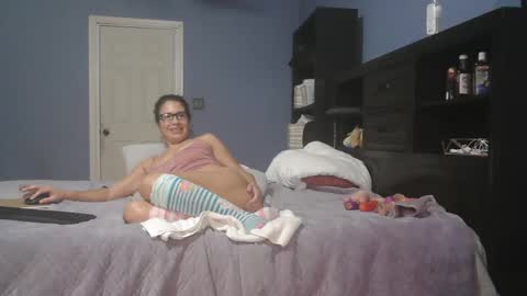 Ninaru online show from 12-16-24, 04:55