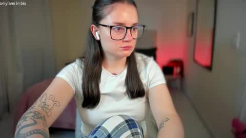 Snapshot of ninavolkov chatting on 02-03-25, 12:47 ninavolkov online show from 02-03-25, 12:47