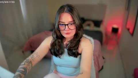 Snapshot of ninavolkov chatting on 02-08-25, 08:53 ninavolkov online show from 02-08-25, 08:53