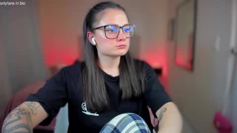 Snapshot of ninavolkov chatting on 02-09-25, 11:25 ninavolkov online show from 02-09-25, 11:25