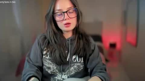 Snapshot of ninavolkov chatting on 02-18-25, 10:25 ninavolkov online show from 02-18-25, 10:25