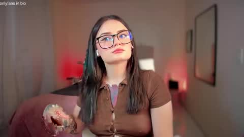 Snapshot of ninavolkov chatting on 03-04-25, 10:05 ninavolkov online show from 03-04-25, 10:05