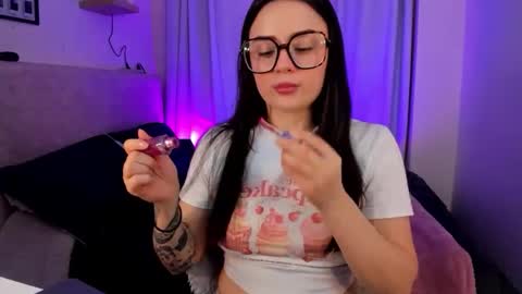 Snapshot of ninavolkov chatting on 09-19-25, 09:48 ninavolkov online show from 09-19-25, 09:48