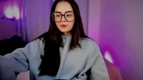 Snapshot of ninavolkov chatting on 10-15-25, 10:21 ninavolkov online show from 10-15-25, 10:21