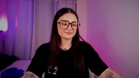 Snapshot of ninavolkov chatting on 10-17-25, 11:07 ninavolkov online show from 10-17-25, 11:07