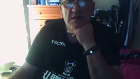 Snapshot of nionios67 chatting on 09-29-25, 03:17 Dennis online show from 09-29-25, 03:17