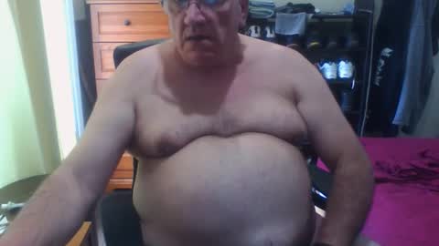 Snapshot of nionios67 chatting on 09-30-25, 04:23 Dennis online show from 09-30-25, 04:23