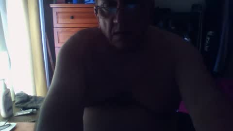 Snapshot of nionios67 chatting on 10-06-25, 02:58 Dennis online show from 10-06-25, 02:58