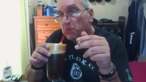 Snapshot of nionios67 chatting on 10-13-25, 01:44 Dennis online show from 10-13-25, 01:44