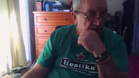 Snapshot of nionios67 chatting on 10-17-25, 02:52 Dennis online show from 10-17-25, 02:52