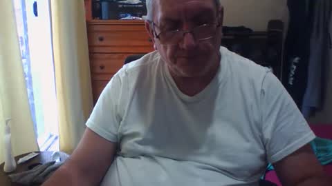 Snapshot of nionios67 chatting on 10-20-25, 03:45 Dennis online show from 10-20-25, 03:45
