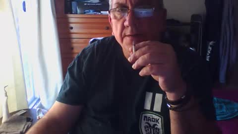 Snapshot of nionios67 chatting on 10-21-25, 02:40 Dennis online show from 10-21-25, 02:40