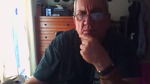 Snapshot of nionios67 chatting on 10-24-25, 02:13 Dennis online show from 10-24-25, 02:13