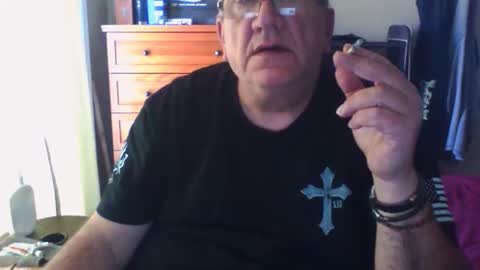 Snapshot of nionios67 chatting on 10-27-25, 04:55 Dennis online show from 10-27-25, 04:55