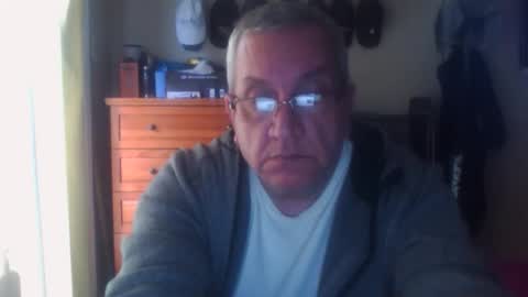 Snapshot of nionios67 chatting on 10-31-25, 02:40 Dennis online show from 10-31-25, 02:40