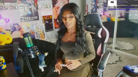 Snapshot of niviawolfe chatting on 02-13-25, 01:37 NIVIA WOLFE online show from 02-13-25, 01:37