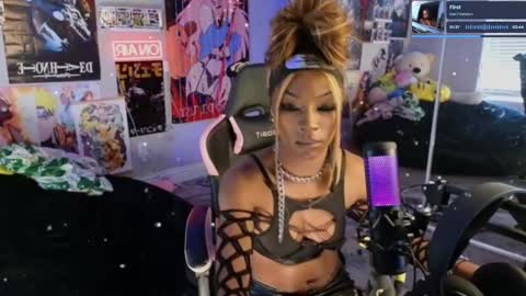 Snapshot of niviawolfe chatting on 03-12-25, 10:39 NIVIA WOLFE online show from 03-12-25, 10:39