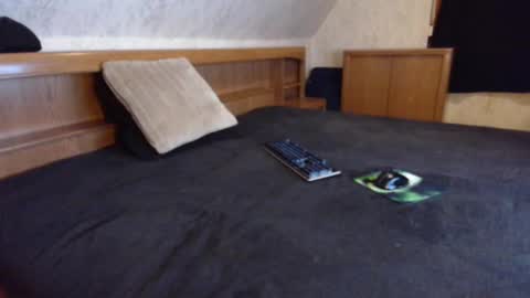 Snapshot of nixan85 chatting on 10-04-25, 10:41 nixan85 online show from 10-04-25, 10:41