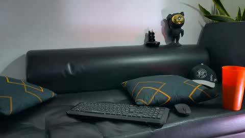 Nicolas Muscle online show from 10-22-25, 03:51