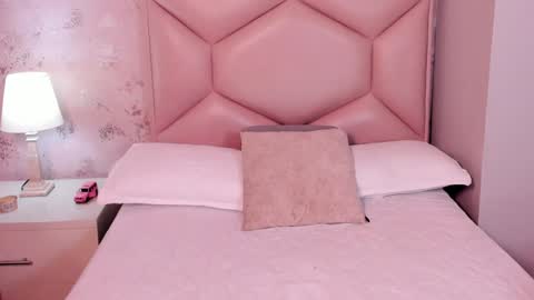 Snapshot of noa_butterfly chatting on 12-30-24, 11:48 ambarsulliva online show from 12-30-24, 11:48
