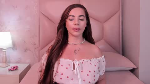 Snapshot of noa_butterfly chatting on 01-08-25, 11:43 ambarsulliva online show from 01-08-25, 11:43