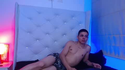 Snapshot of noah_and_kim69 chatting on 11-23-25, 04:56 Zoe online show from 11-23-25, 04:56