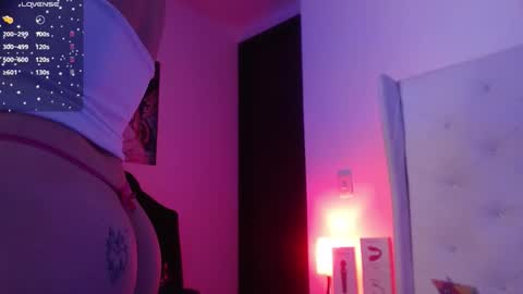 Snapshot of noah_and_kim69 chatting on 11-28-25, 03:31 Zoe online show from 11-28-25, 03:31