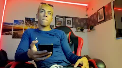 noah_flynn1 online show from 10-04-25, 02:53