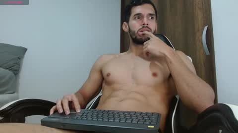 Snapshot of noah_jhonsonn chatting on 01-28-25, 10:23 Noah online show from 01-28-25, 10:23