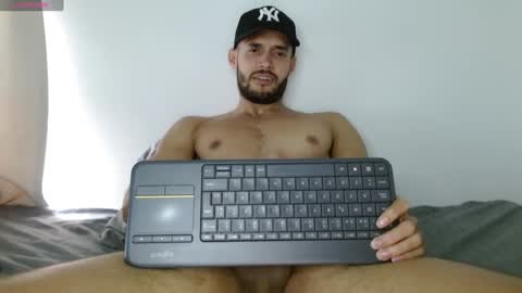 Snapshot of noah_jhonsonn chatting on 02-08-25, 04:14 Noah online show from 02-08-25, 04:14