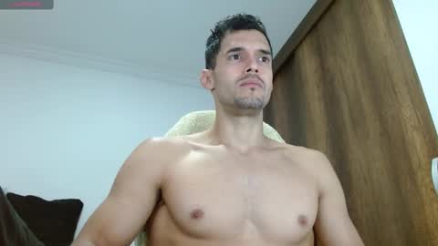Snapshot of noah_jhonsonn chatting on 03-04-25, 12:44 Noah online show from 03-04-25, 12:44